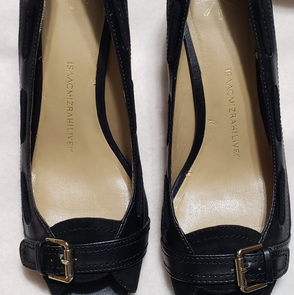 Isaac Mizrahi Black Leather & Suede Kitten Toe Pumps In Like New Condition..9